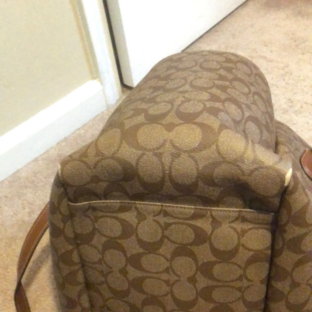 Coach - Picture 4 of 6